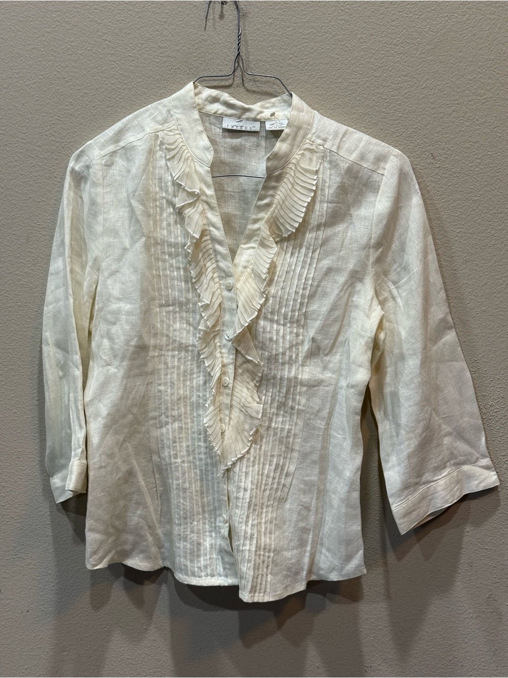 Tweeds Women’s Buttoned Ruffled Linen Shirt